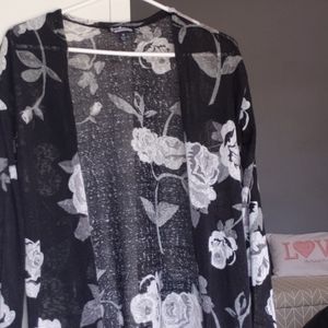 Black flower print duster/kimono